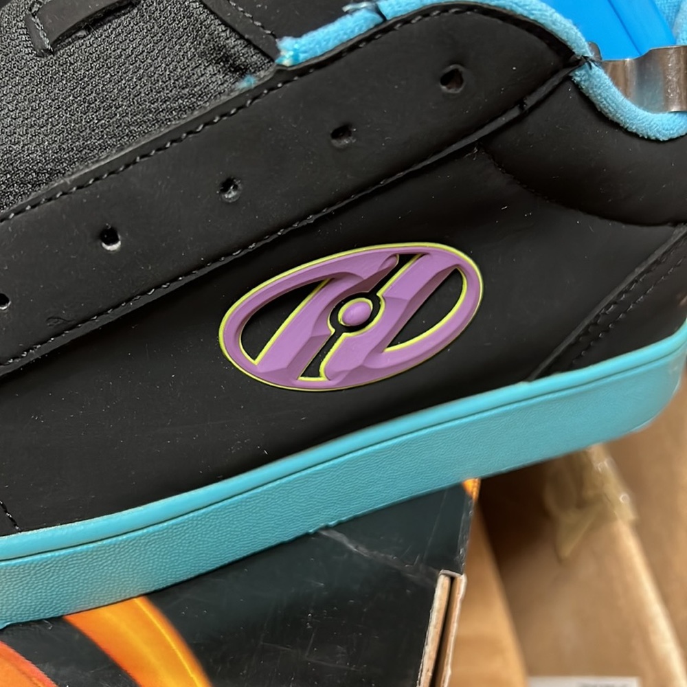 Heelys Straight up black blue purple shoes wheels US women’s size 8 kids 7 uk 6 - Picture 2 of 6